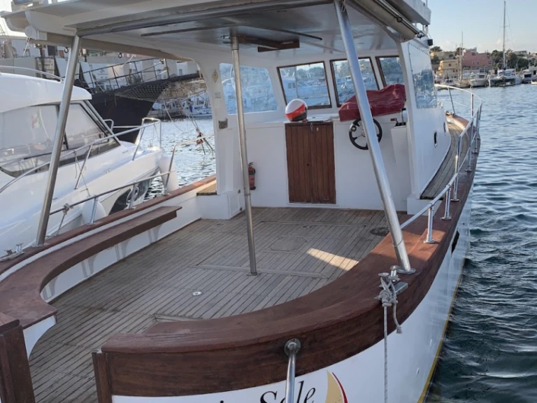 Huur een Gozzo cabinato in Lampedusa