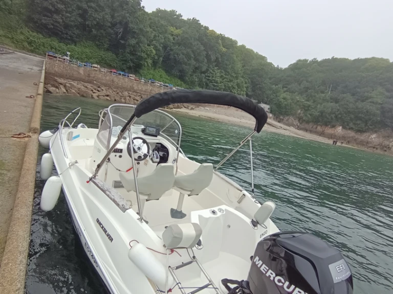 Huur een Quicksilver Activ 555 Open in Brest