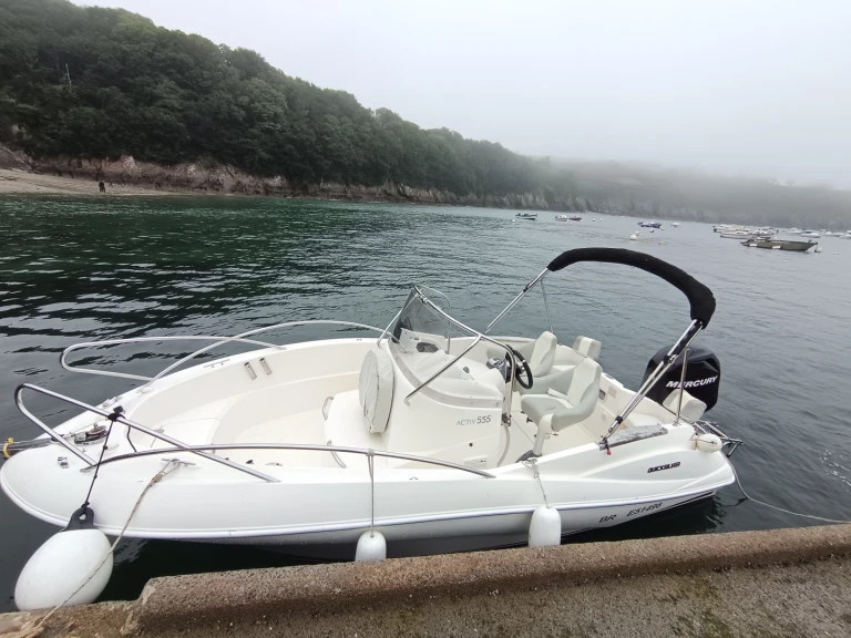 Bootverhuur Brest goedkoop Activ 555 Open