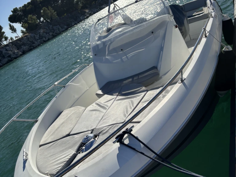 Huur Motorboot met of zonder schipper Bénéteau in Marseille