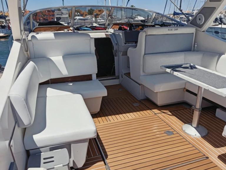 Verhuur Motorboot Jeanneau met vaarbewijs