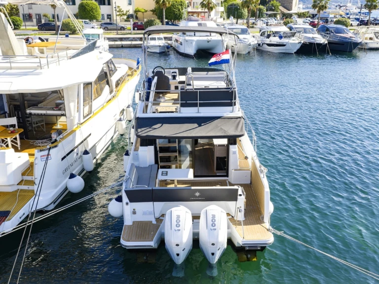 Huur Motorboot met of zonder schipper Jeanneau in Biograd na Moru