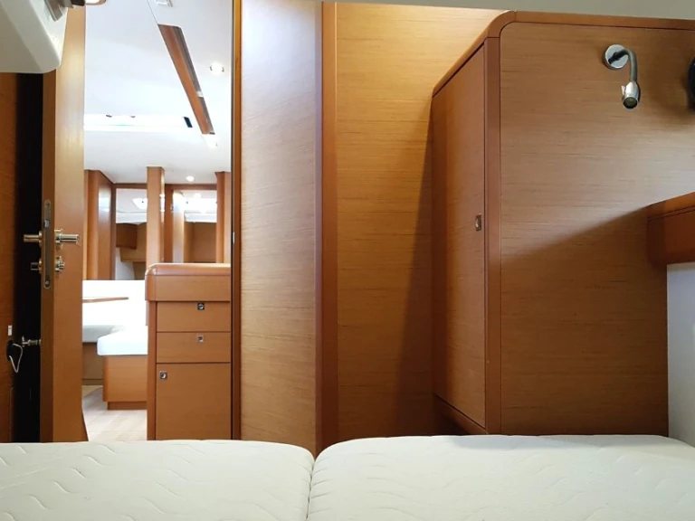Bootverhuur Vathy goedkoop Sun Odyssey 519