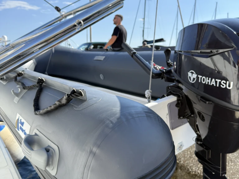 Bootverhuur Lávrio goedkoop Bali 4.8 (4 cab +1)
