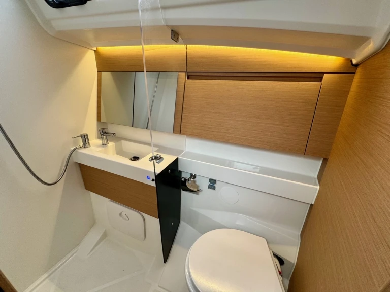Huur een Jeanneau Sun Odyssey 410 in Argostólion
