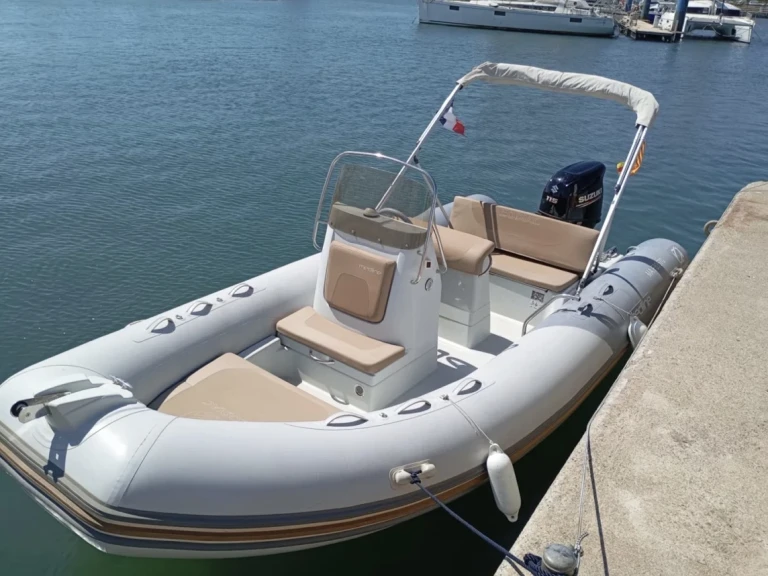 Huur een Zodiac Medline 580 in Antibes