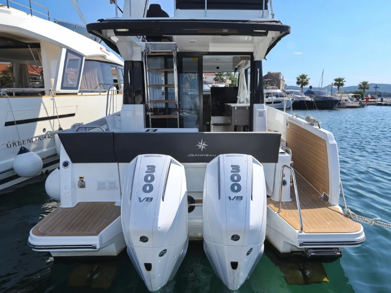 Verhuur Motorboot in Biograd na Moru - Jeanneau Merry Fisher 1095 Fly Serie2