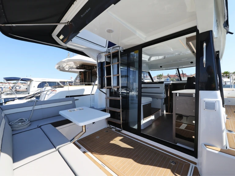 Huur Motorboot met of zonder schipper Jeanneau in Biograd na Moru