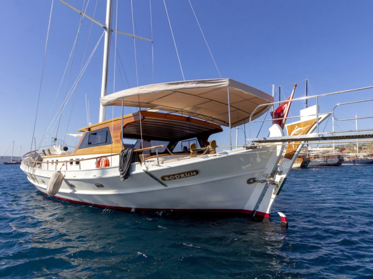 Verhuur Zeilboot Custom Made met vaarbewijs