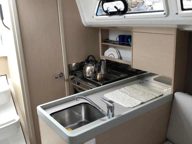 Bootverhuur Port de Trébeurden goedkoop Oceanis 30.1