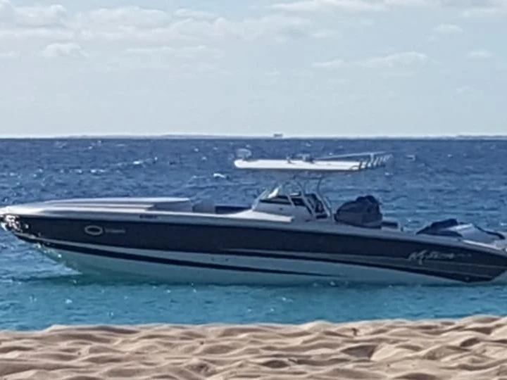 MOTION 42 SF te huur van particulier of professional in Marigot
