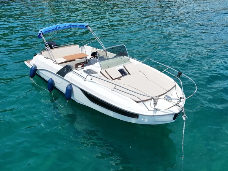 Verhuur Motorboot Bénéteau met vaarbewijs