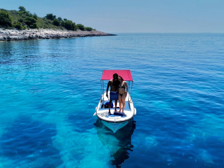Huur Motorboot met of zonder schipper Jugoplastika in Hvar