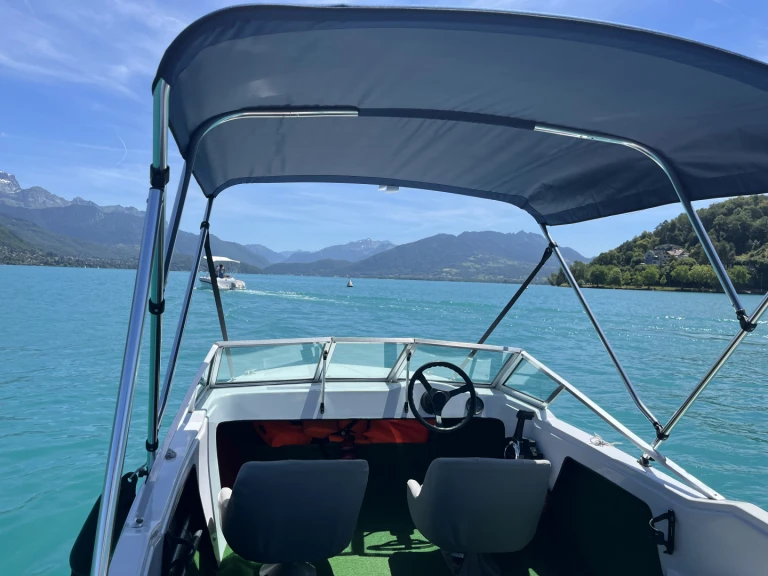 Motorboot te huur in Annecy voor de beste prijs