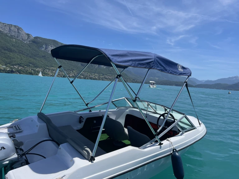 Verhuur Motorboot Glastron met vaarbewijs