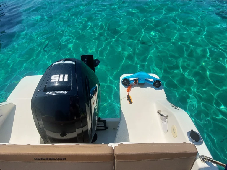 Huur een Quicksilver Activ 555 Open in Mandelieu-la-Napoule