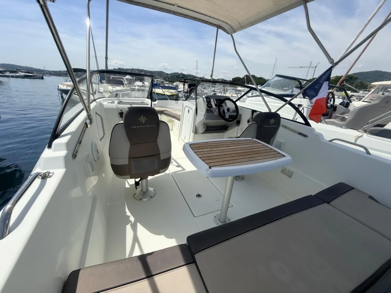 Verhuur Motorboot in Les Issambres - Jeanneau Cap Camarat 6.5 BR