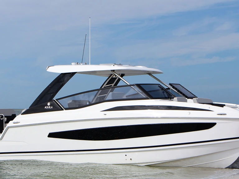 Bootverhuur Le Marin goedkoop Aquila 32 Sport