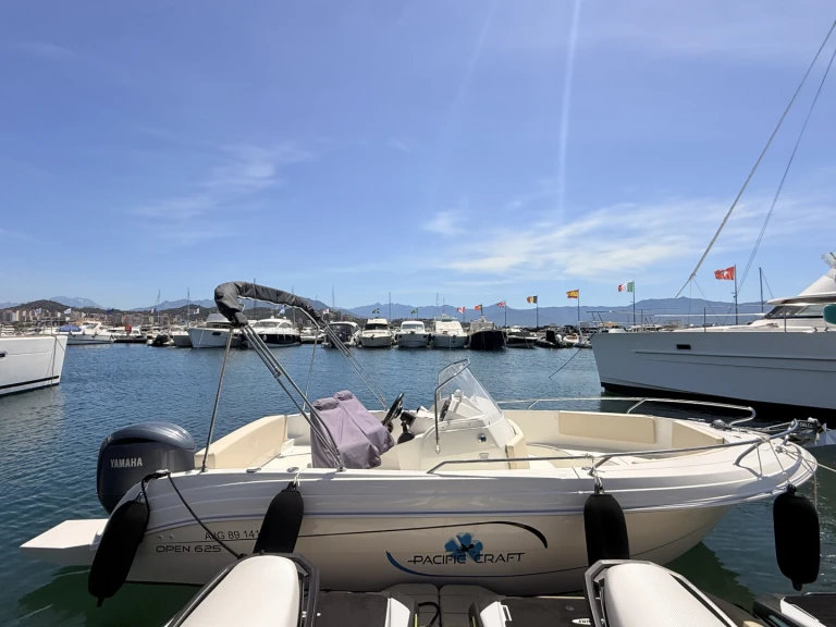 Verhuur Motorboot Pacific Craft met vaarbewijs