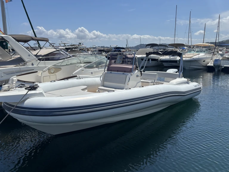 Marlin Boat 790 Pro Dynamic te huur van particulier of professional in Les Issambres