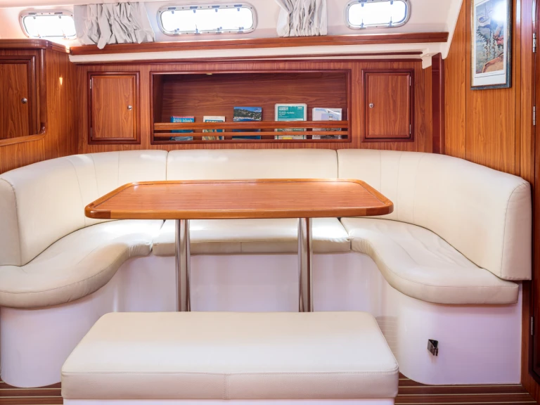 Huur een Ocean Yachts Ocean Star 51.2 in Limáni Lavríou