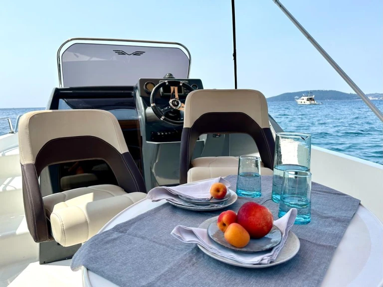 Huur een Bénéteau Flyer 6 SUNdeck in La Seyne-sur-Mer