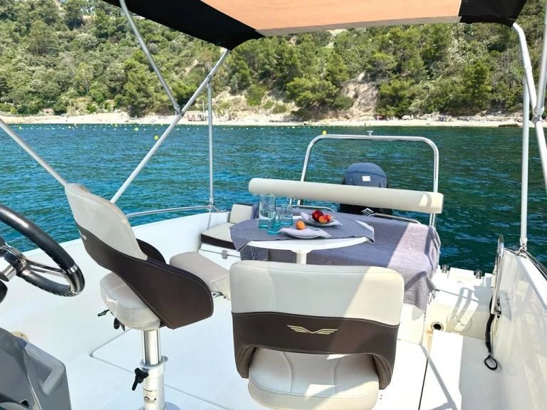 Bootverhuur Bénéteau Flyer 6 SUNdeck in La Seyne-sur-Mer via SamBoat