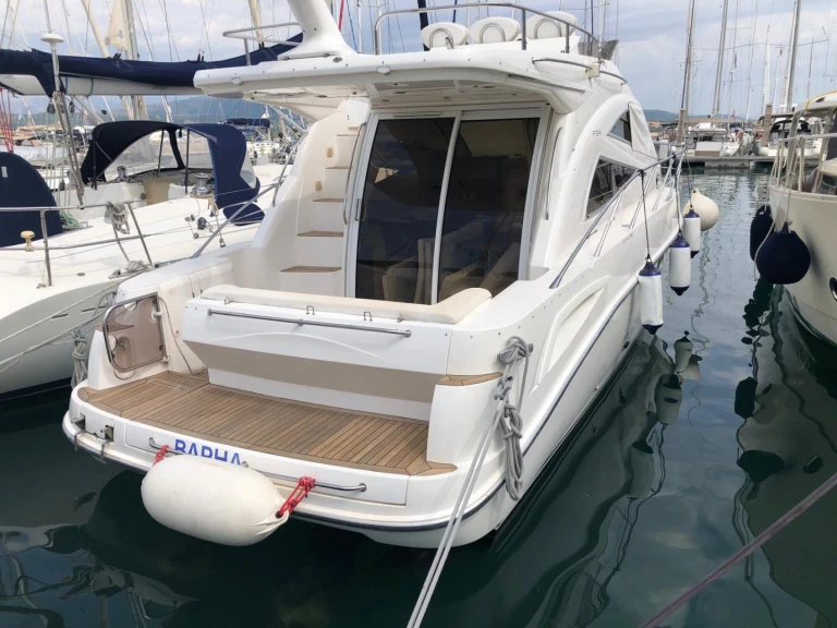 Verhuur Jacht Sealine met vaarbewijs