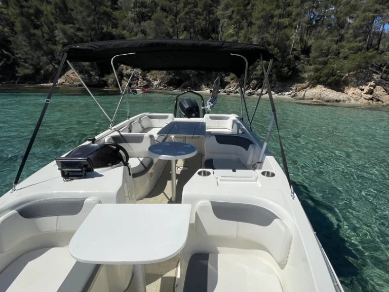 Verhuur Motorboot Bayliner met vaarbewijs