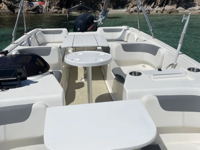 Motorboot te huur in Hyères voor de beste prijs