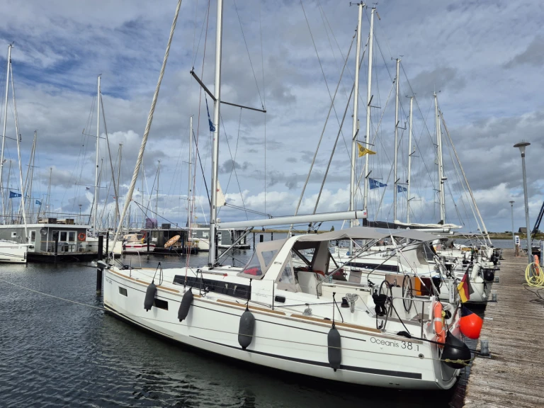 Huur een Bénéteau Oceanis 38.1 in Heiligenhafen