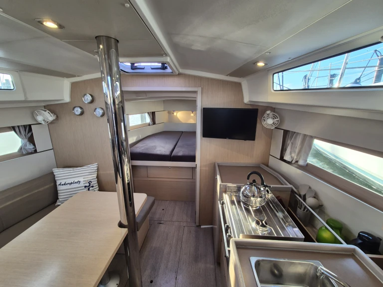 Bootverhuur Heiligenhafen goedkoop Oceanis 38.1