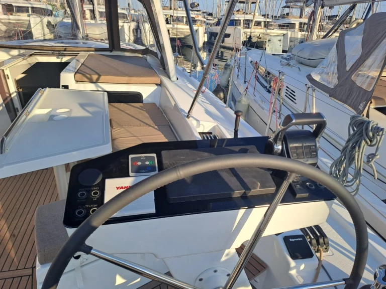 Bootverhuur Álimos goedkoop Oceanis 52 - 6 cab.