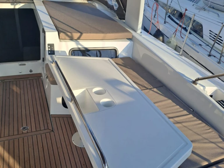 Bootverhuur Bénéteau Oceanis 52 - 6 cab. in Álimos via SamBoat