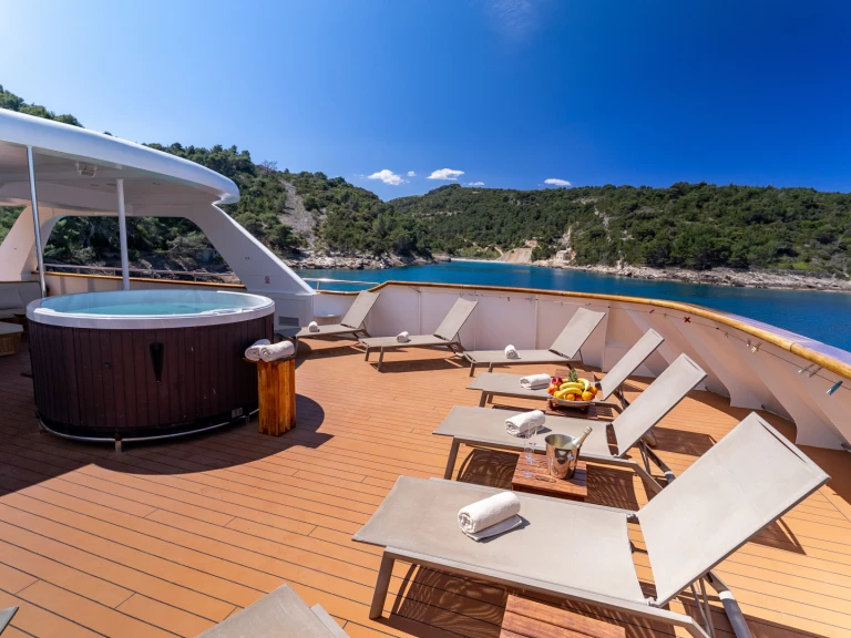Huur Jacht met of zonder schipper Custom Made in Split