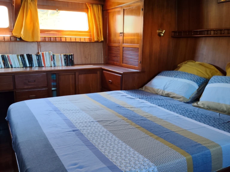 Verhuur Motorboot MODERN BOAT met vaarbewijs