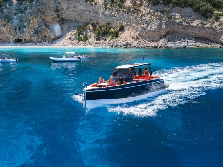 Huur Motorboot met of zonder schipper De Antonio Yacht D29 in Cala Gonone