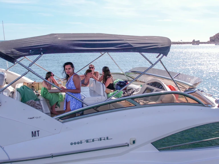 Huur een Pearl fly bridge 55 in Vilamoura