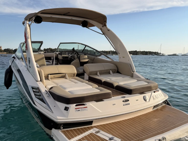 Verhuur Motorboot in Mandelieu-la-Napoule - Régal Regal 2300