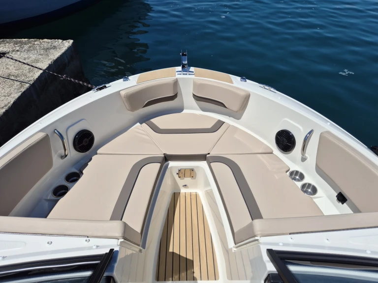 Bayliner VR6 OB te huur van particulier of professional in Poreč