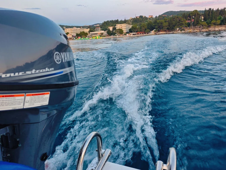 Huur een Elan Pasara 490 in Cavtat