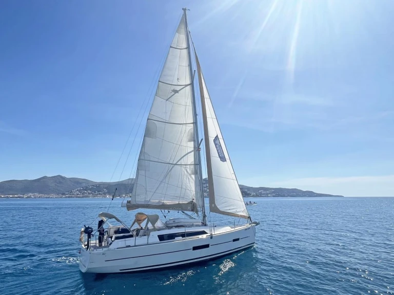Huur een Dufour Dufour 382 Grand Large in Roses