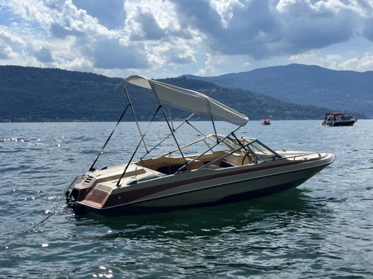 Verhuur Motorboot Glastron met vaarbewijs