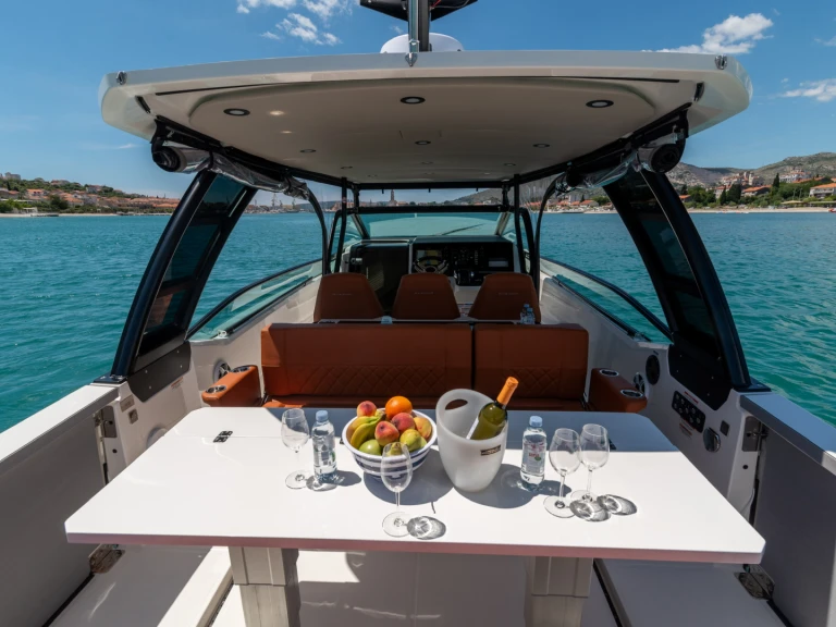 Motorboot te huur in Split voor de beste prijs