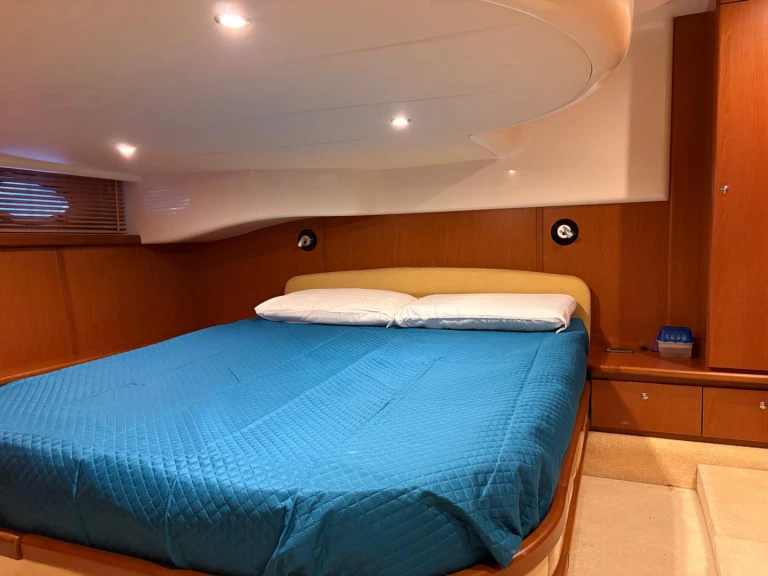 Azimut Atlantis 42 te huur van particulier of professional in San Teodoro