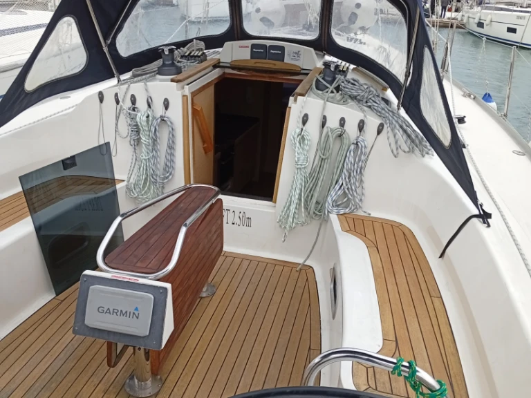Cobra 411 te huur van particulier of professional in Trogir