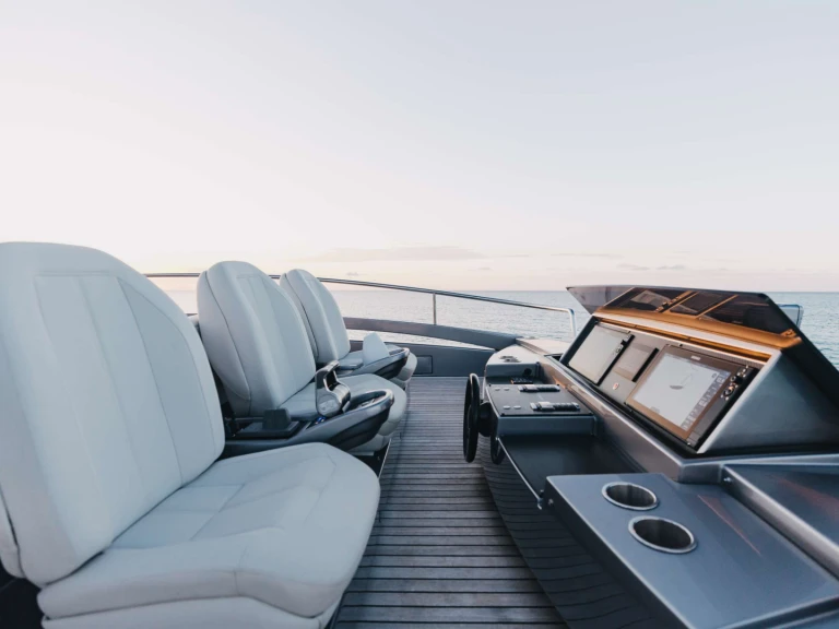 Bootverhuur Pershing TIME OFF in Nassau via SamBoat
