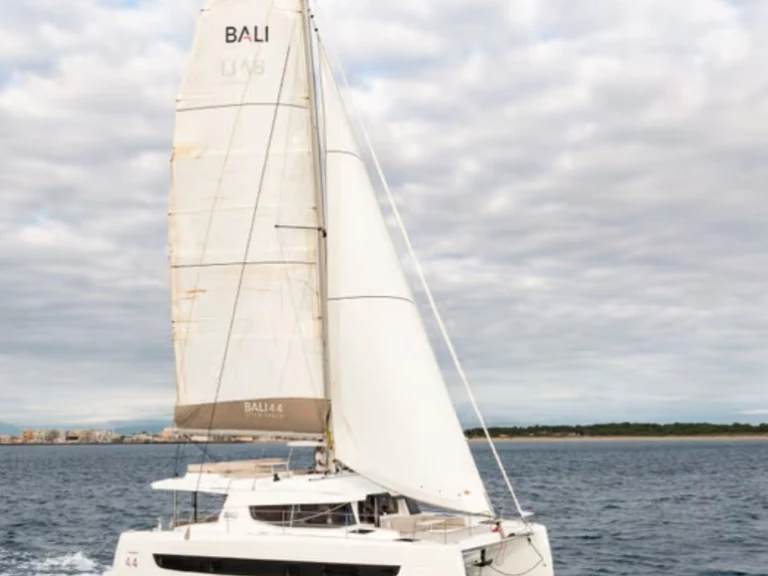 Bootverhuur Bali Bali 4.4 in Airlie Beach via SamBoat
