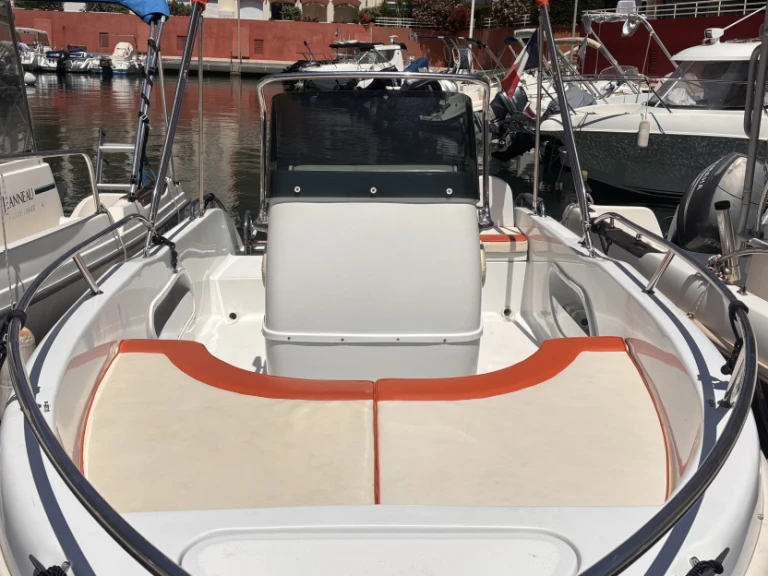 Motorboot te huur in Port Fréjus voor de beste prijs