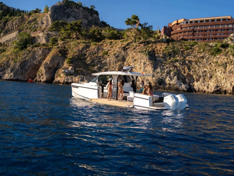 Bootverhuur Giardini-Naxos goedkoop SAXDOR 400 GTS